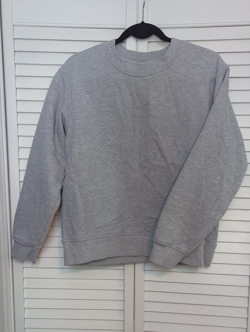Women's Slightly Cropped Crewneck Pullover Sweatshirt - Light Gray